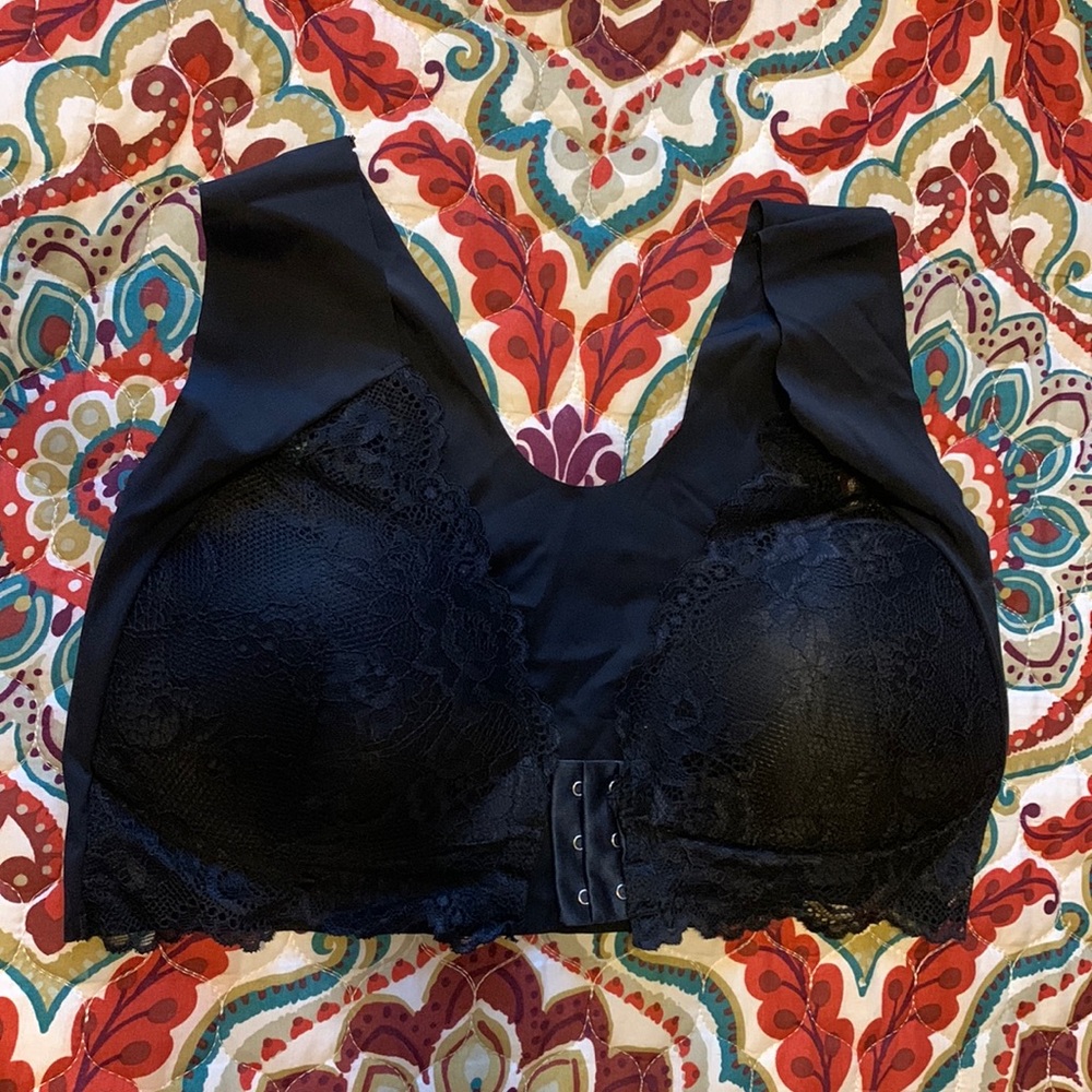 Black front close bra